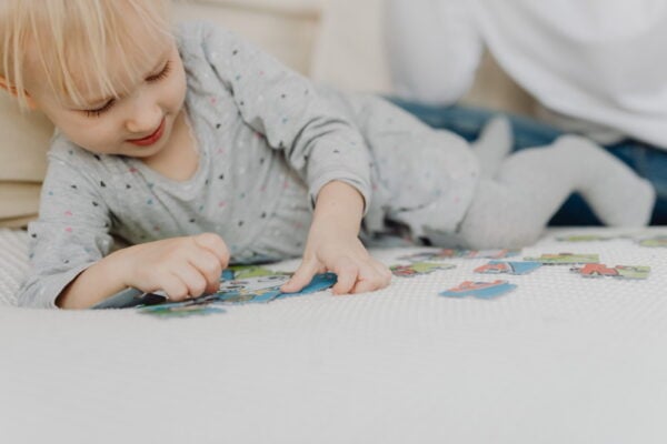 Jigsaw puzzles are perfect toys for children. Puzzling can benefit their growth and development all-around, including brain, IQ, memory and motor skills.